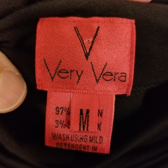 Vera Vera black top.  Size Medium.  Excellent condition. - Picture 3 of 4
